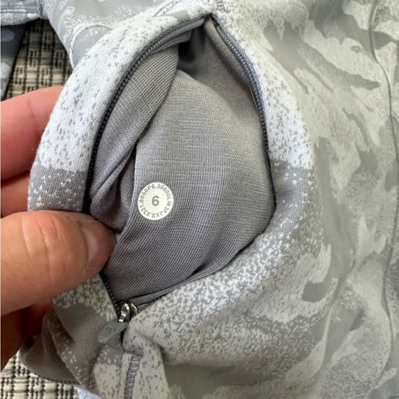 Lululemon close to crossing long sleeve *rulu size 6 - Picture 12 of 12